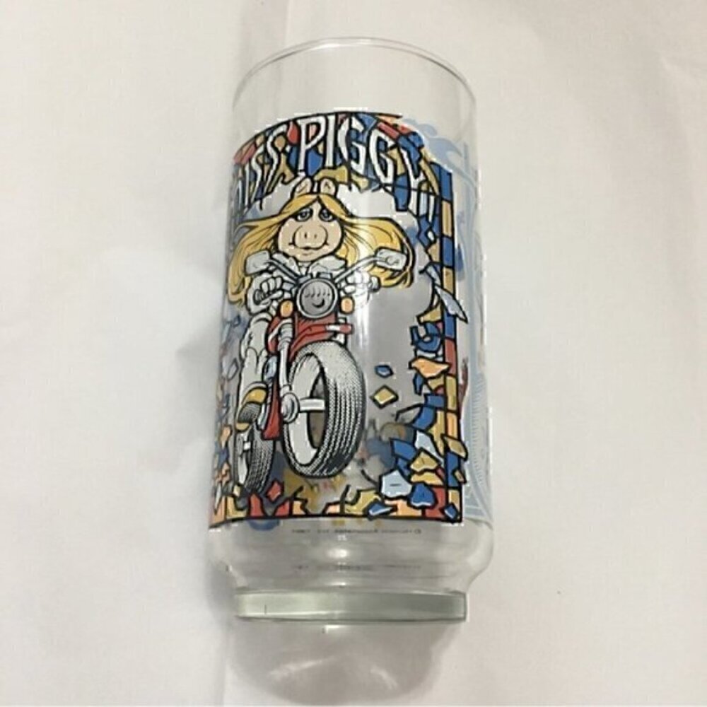 McDonalds The Great Muppet Caper Miss Piggy glass - Picture 2 of 12